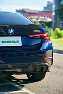 SOOQOO BMW G26 / I4 乾式碳纖維後保桿飾蓋