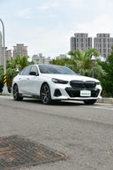 BMW  G60 / G61 / I5 / G90 / G99 M5 OEM 發光 乾碳水箱罩