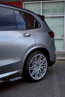 RevoZport BMW F95 X5M LCI Street 乾式碳纖維側裙